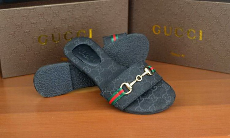 Gucci Slippers Woman--211